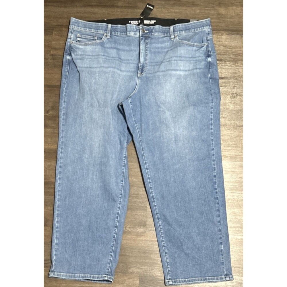 New Torrid Bombshell Straight Jeans Womens 30R Premium Stretch Light Wash NWT - Picture 2 of 6